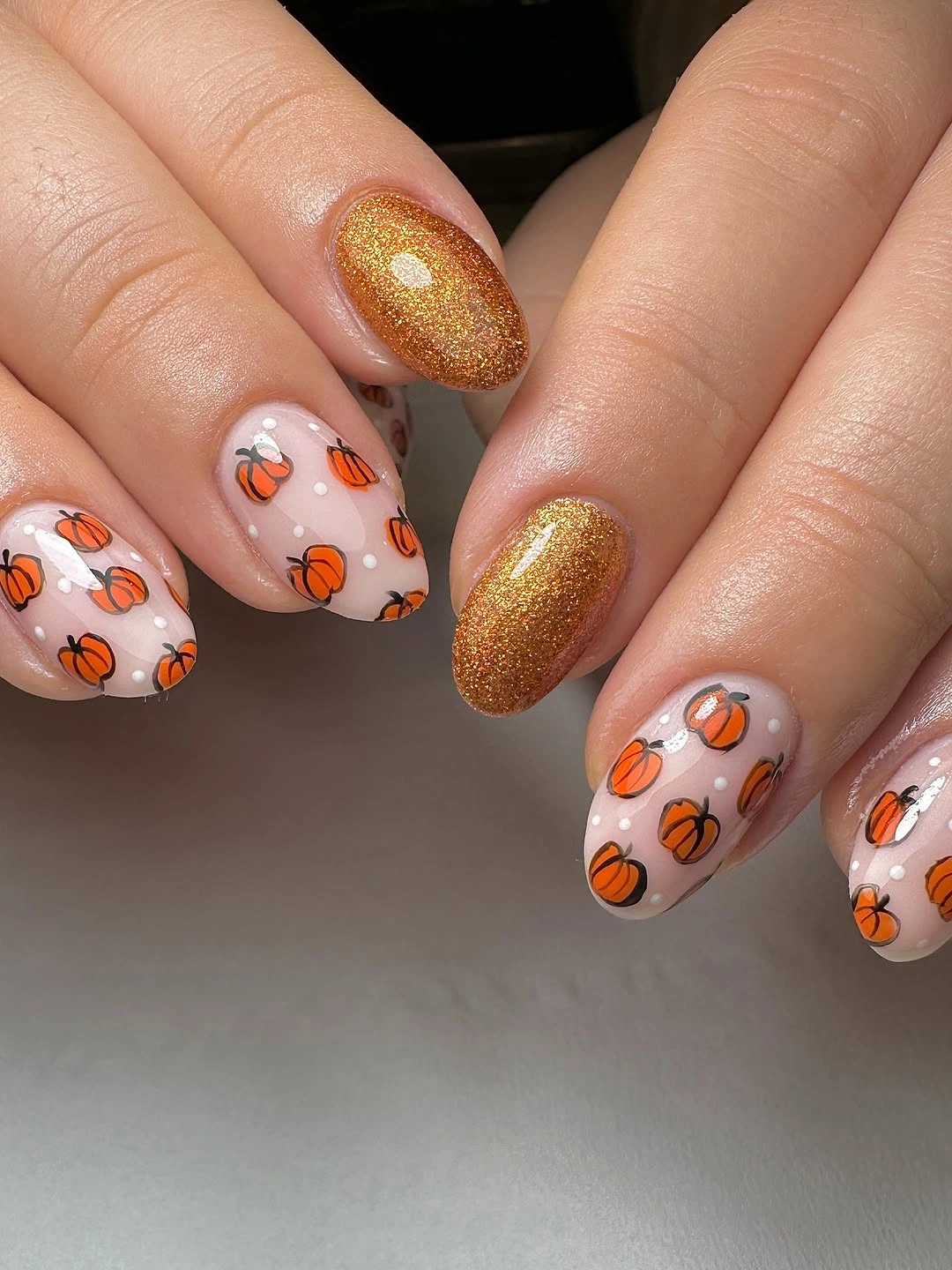 cute fall nails with pumpkins 2026 Mini Pumpkins and Golden Glitter for a Soft Fall Look