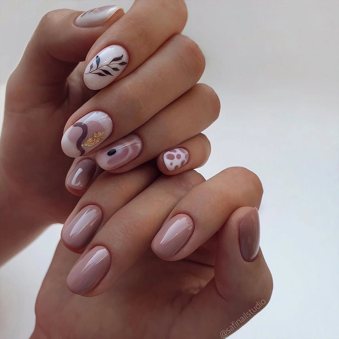 Elegant nude fall nails 2026 with abstract gold and brown design