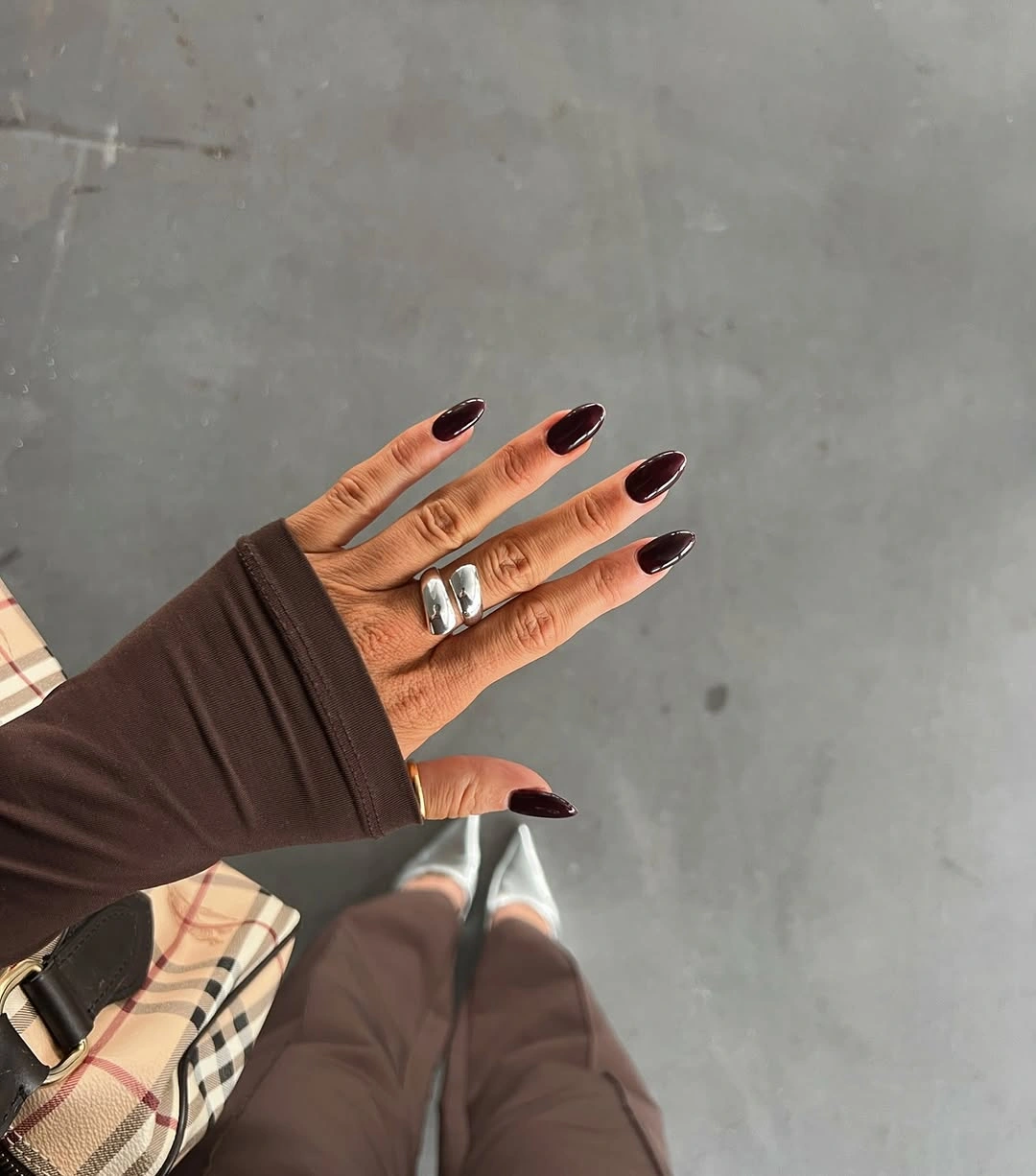 stylish autumn nails color - Deep burgundy almond nails