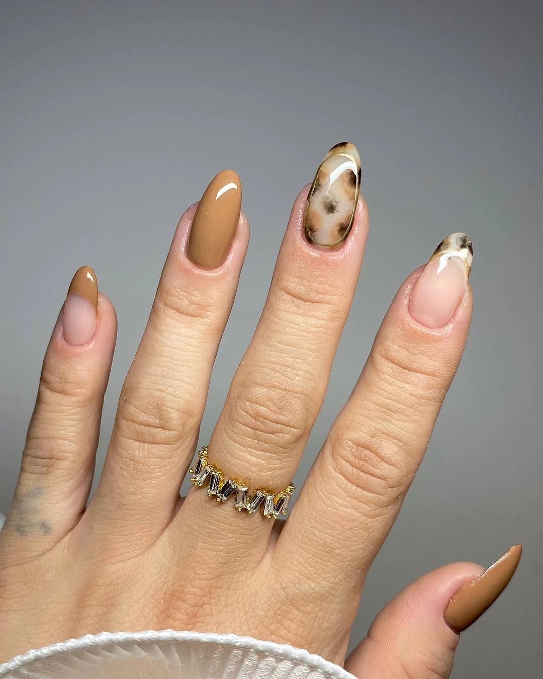Stylish Fall Nail Trends 2026 Warm Mocha Marble Nails That Make Brown Feel Luxurious