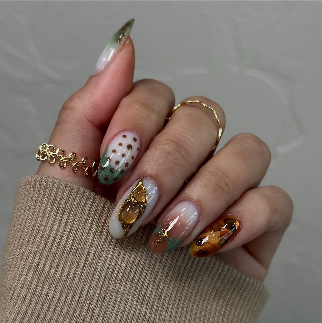 stylish fall nails for tan skin tone Olive Amber and Tortoiseshell Short Nails