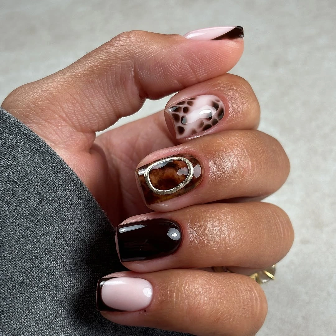 stylish fall nails for tan skin tone Chocolate Tortoiseshell Short Nails