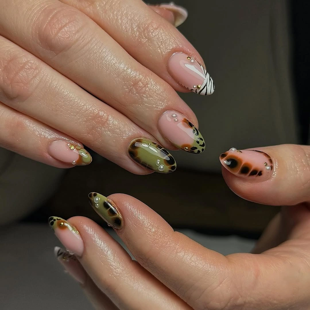 trendy fall acrylic nails 2026 Earthy Tortoiseshell Nails With Modern Animal Accents