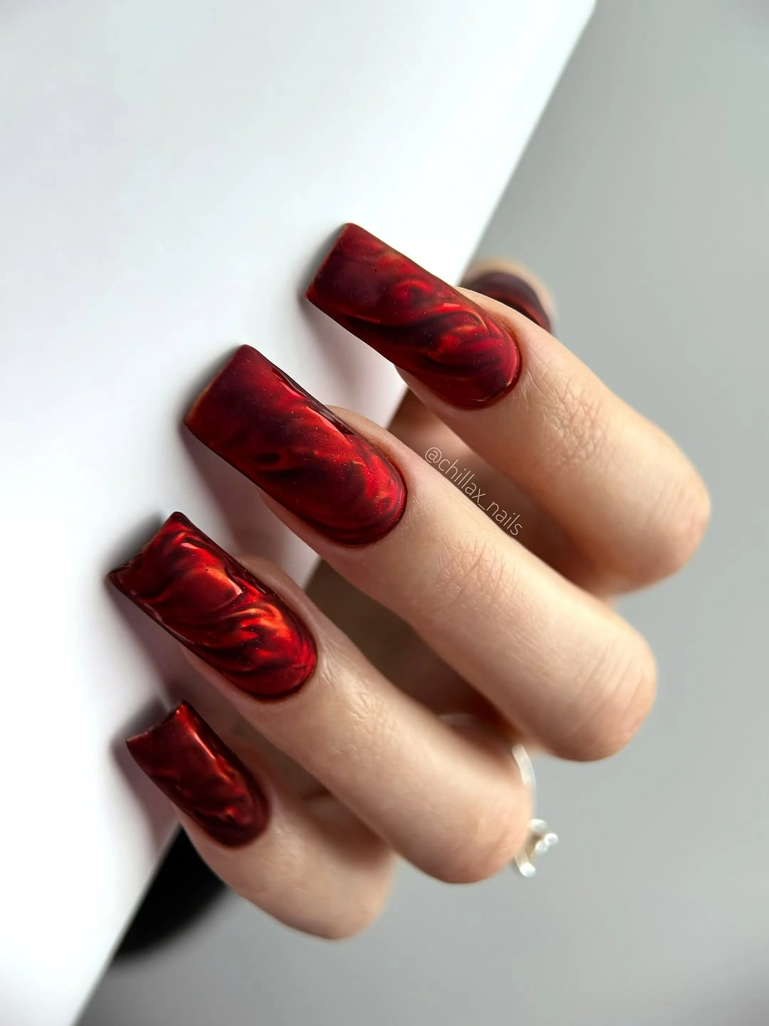 trendy fall nails for fair skin tone - deep burgundy marbled square nails