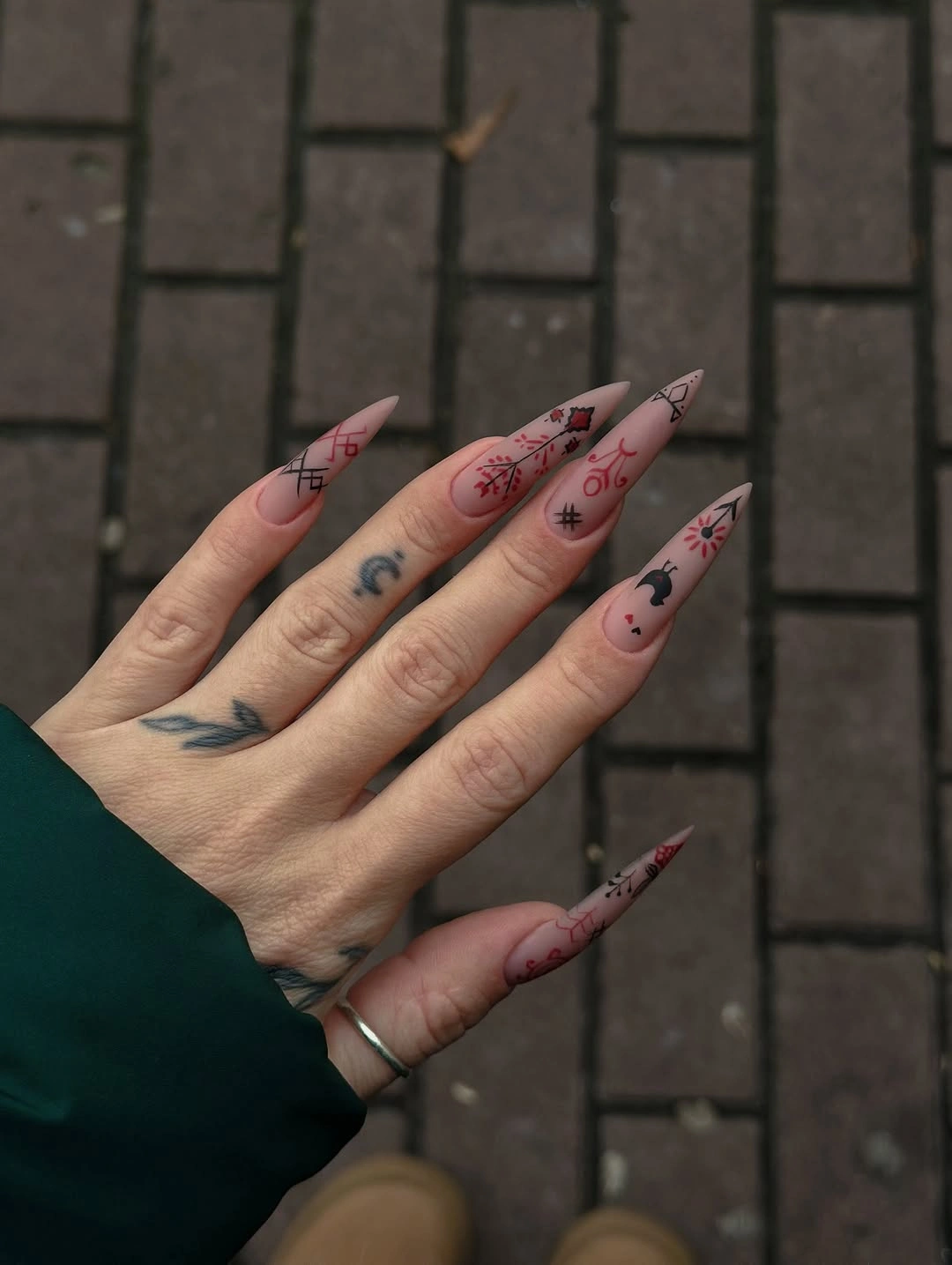 trendy fall nails for fair skin tone - moody red sketch nail art