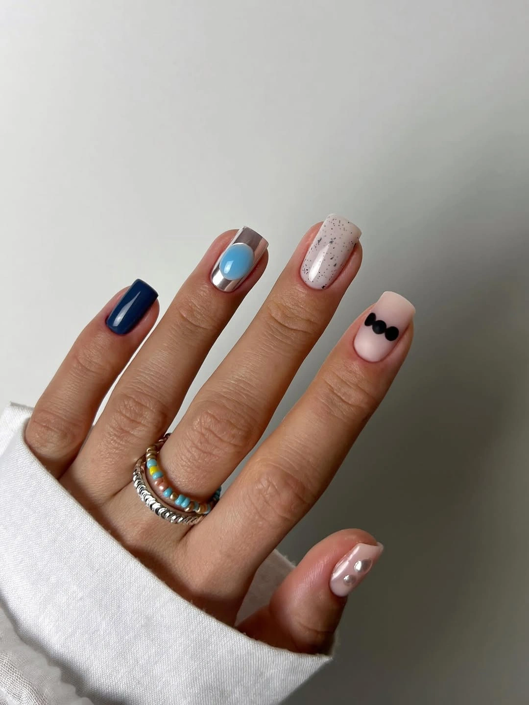 trendy fall nails for medium skin tone Navy Chrome and Tiny Bow Details