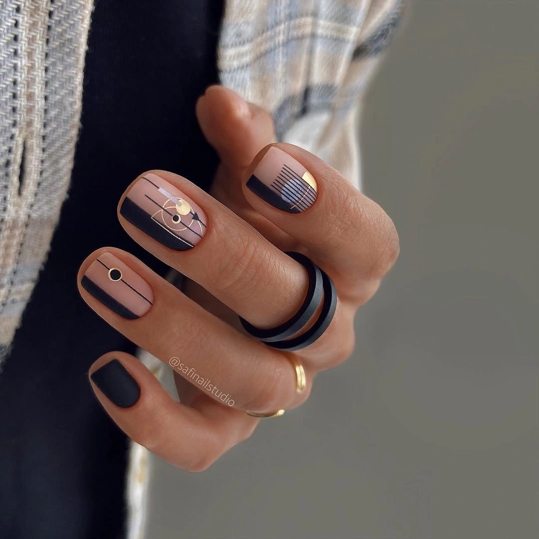 trendy fall nails for medium skin tone Minimal Navy Geometry with Gold Accents