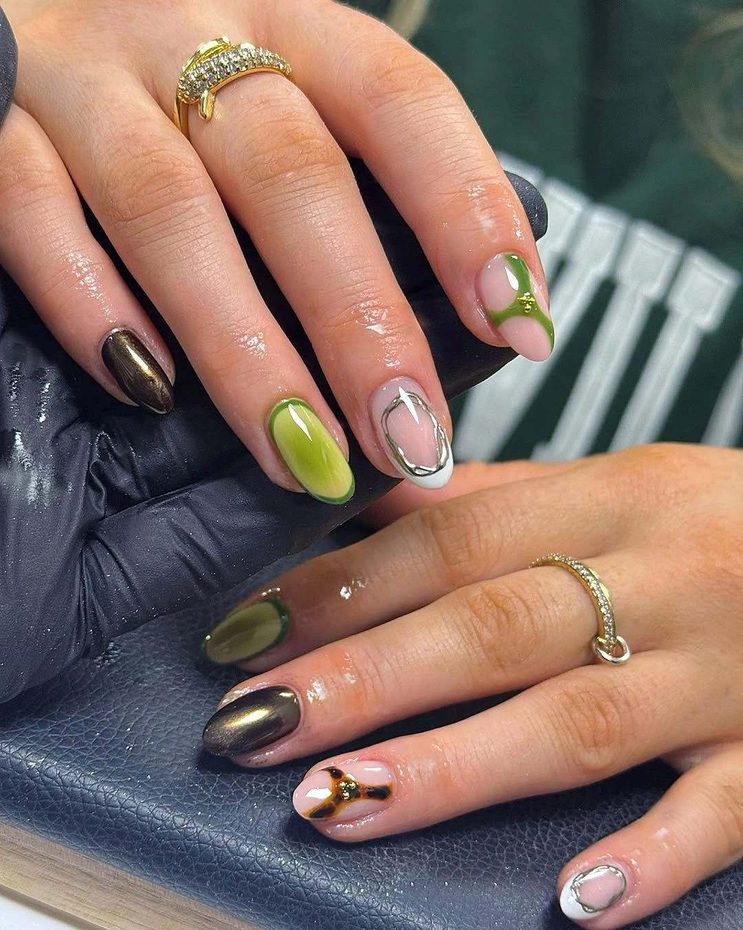 trendy fall nails for olive skin tone 2026 olive green and bronze manicure