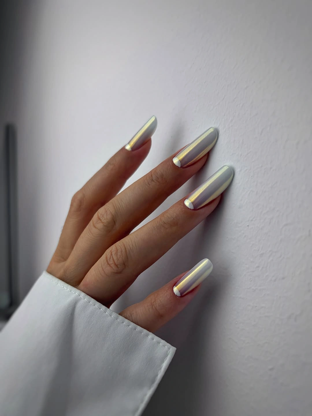 trendy fall nails for olive skin tone 2026 opal chrome manicure