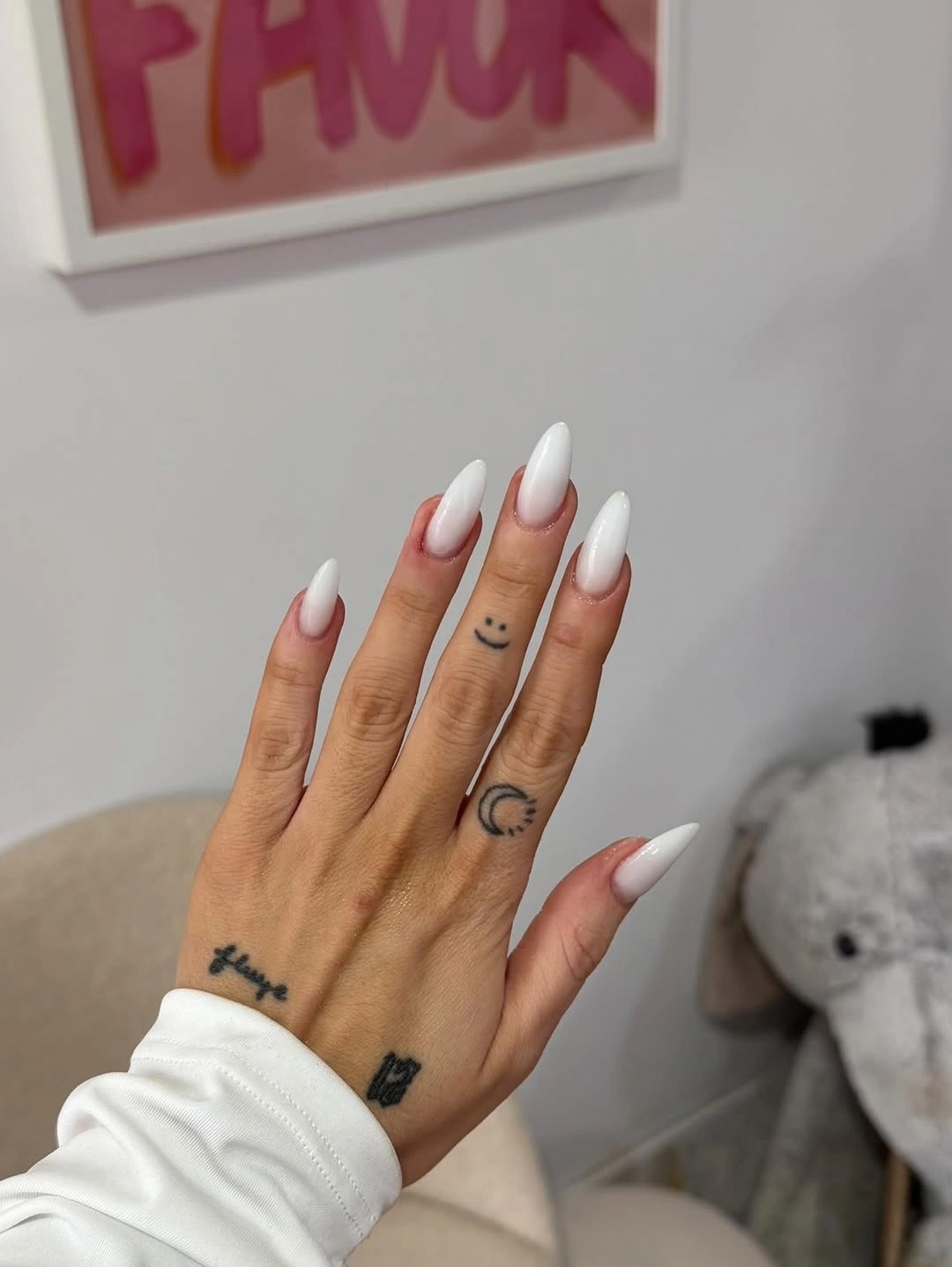 trendy fall nails for olive skin tone 2026 soft white almond manicure