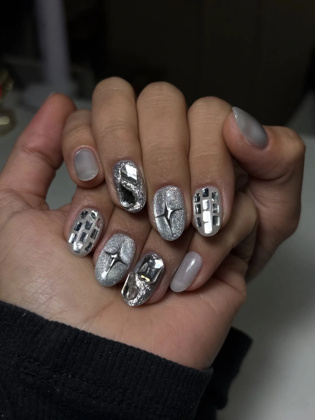 trendy fall nails for olive skin tone 2026 silver chrome nail art