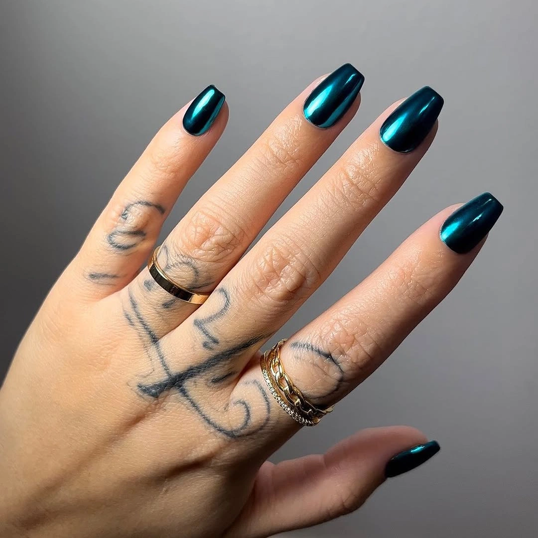 Trendy fall short coffin nails designs Deep Teal Chrome for a Moody Fall Manicure