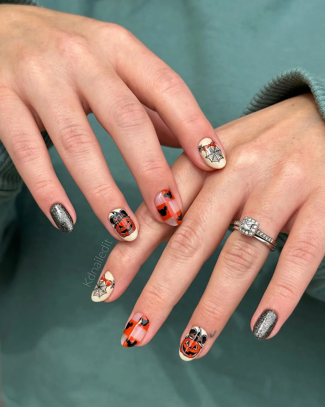unique halloween nail art 2026 Classic Pumpkin Halloween Nails With a Sparkly Twist
